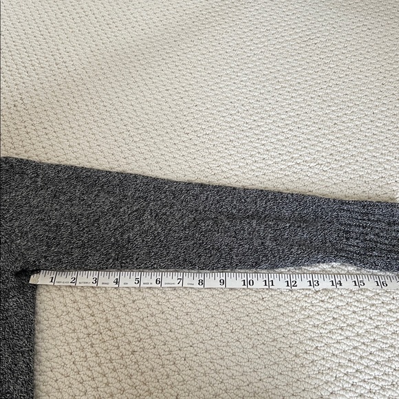 Like new! Athleta wool/cashmere v-neck sweater size XS - Picture 6 of 6